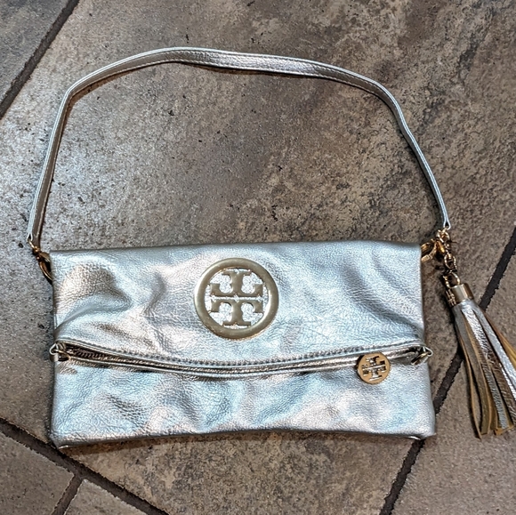 Tory Burch Soft Leather Reva Metallic Silver Clutch Shoulder Bag - Picture 6 of 16